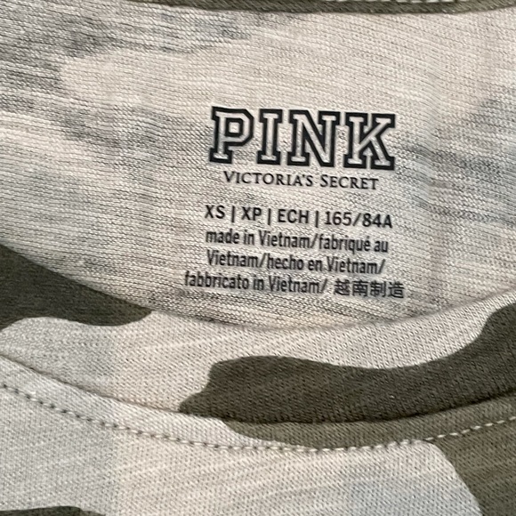 PINK by Victoria’s Secret Camo Tshirt XS/S - Picture 3 of 3